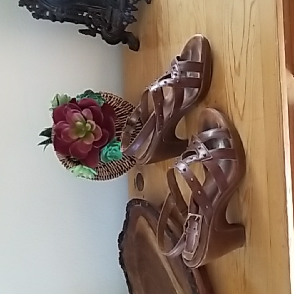 Aerosols Sandals